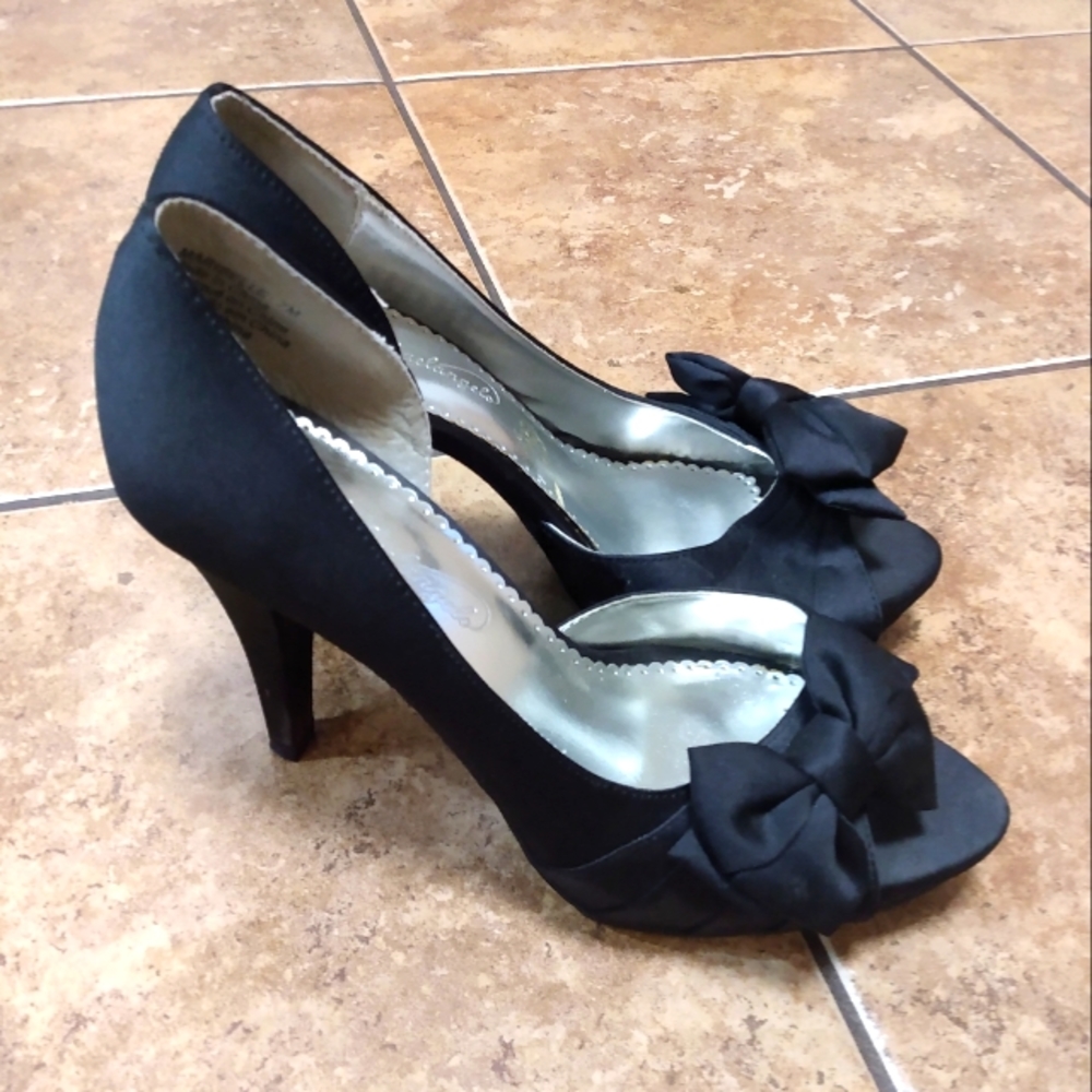 Michaelangelo Black Heels with Bow Accent